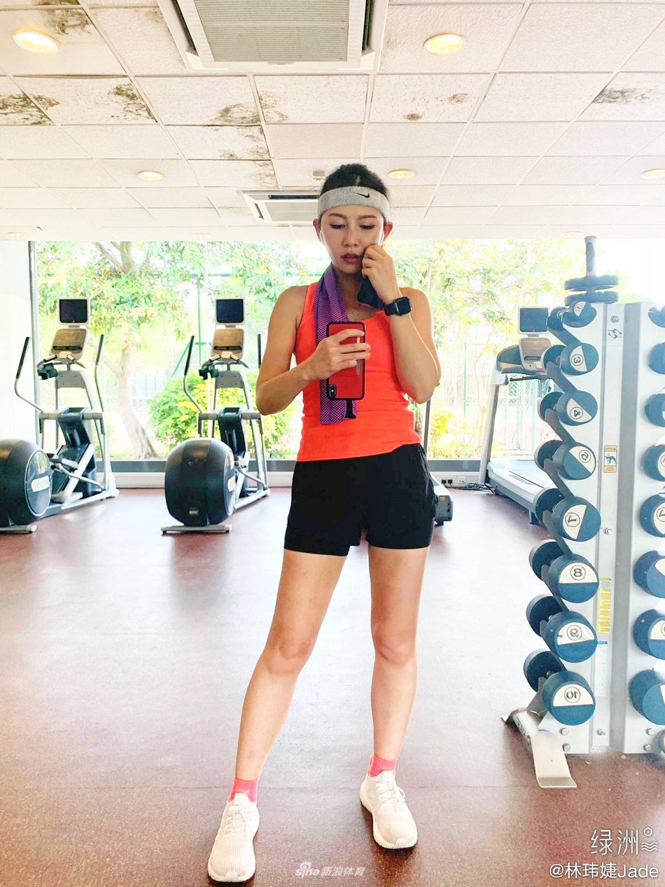 美女主持林玮婕戴口罩坚持跑步 香汗淋漓心情好