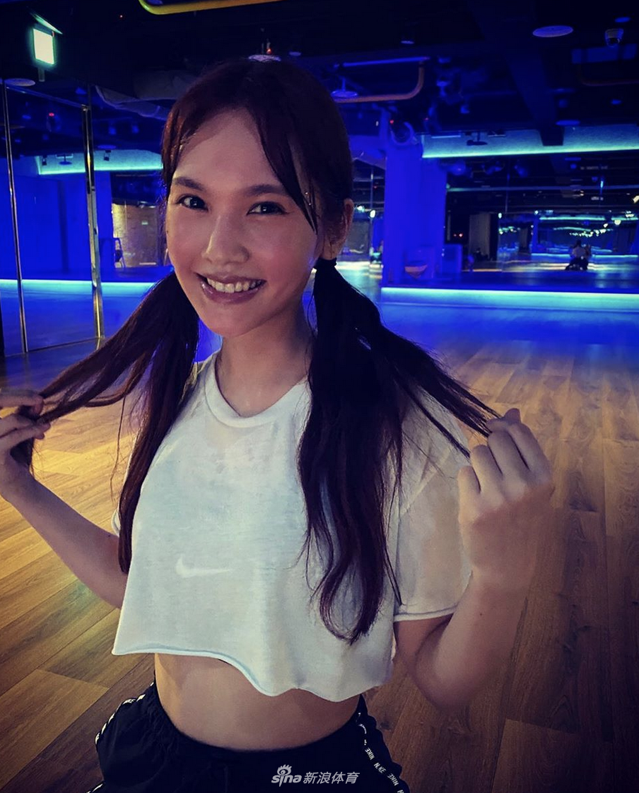 杨丞琳晒健身照面色红润秀纤腰 运动后素颜状态佳