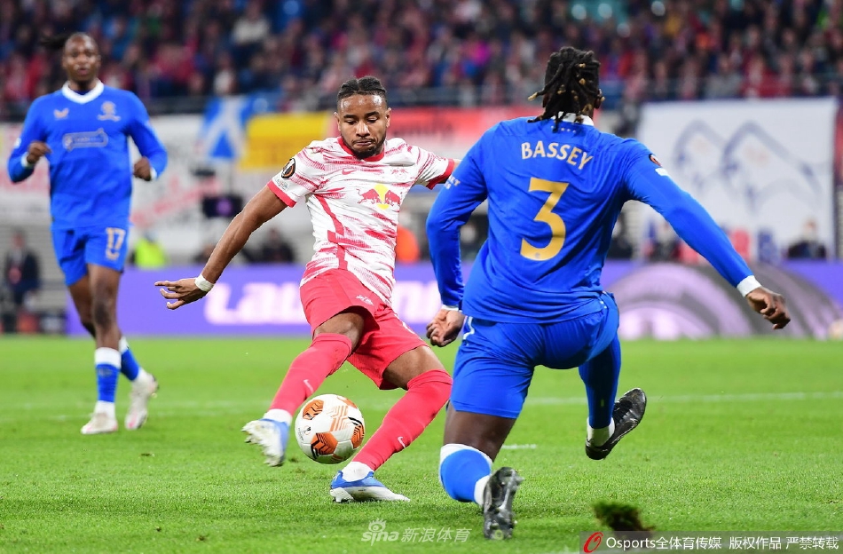 流浪者门将麦克格雷戈尽管被进球，但整场高接低挡，多次做出关键扑救。