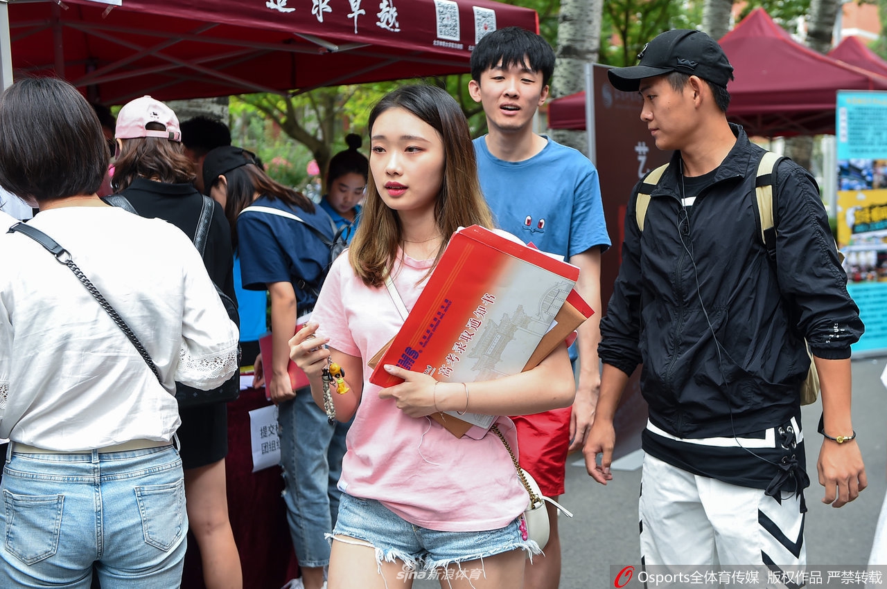 北京体育大学开学季 各路美女新生云集