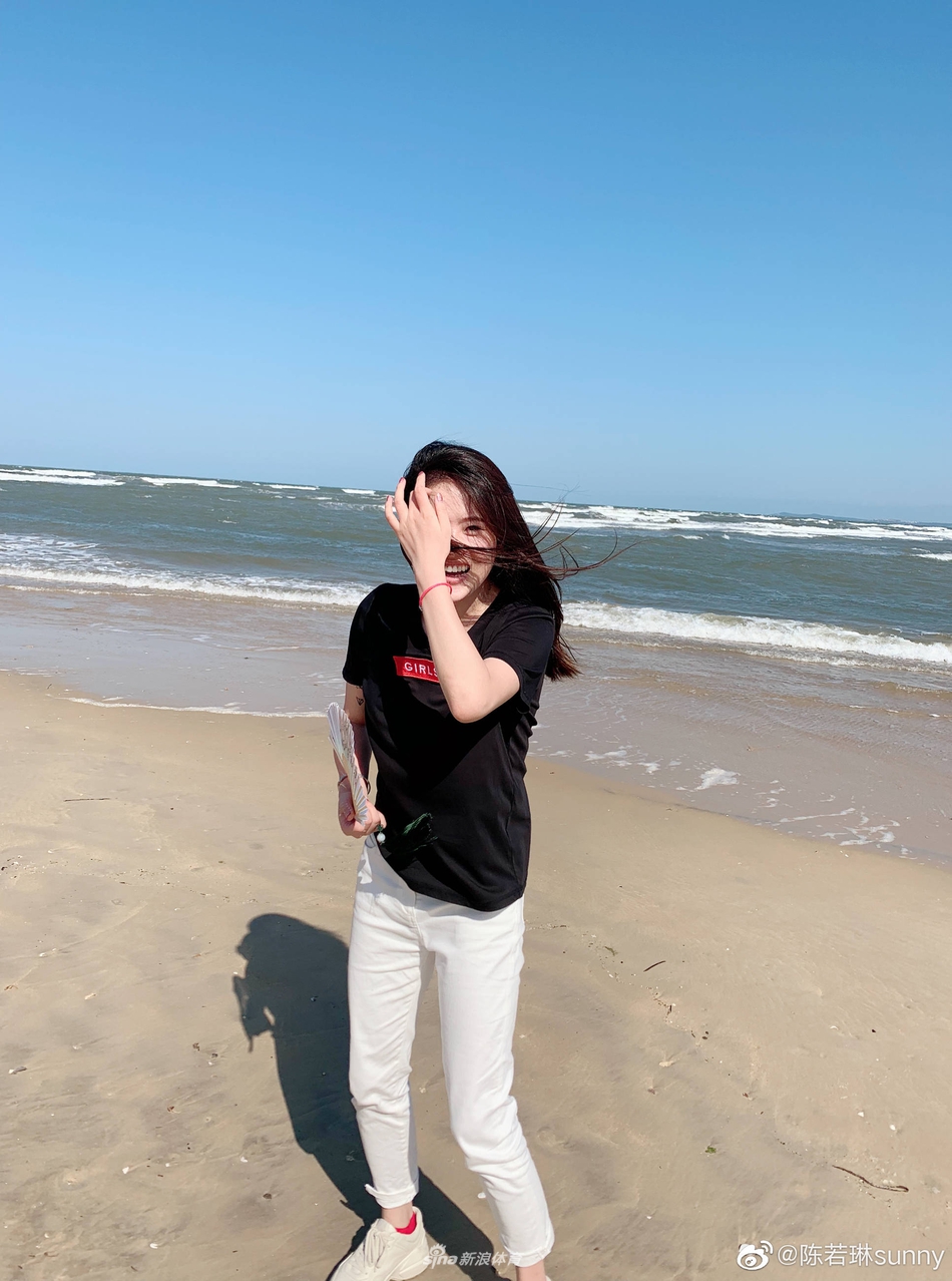 奥运冠军陈若琳罕见晒自拍照 网友:太美了!