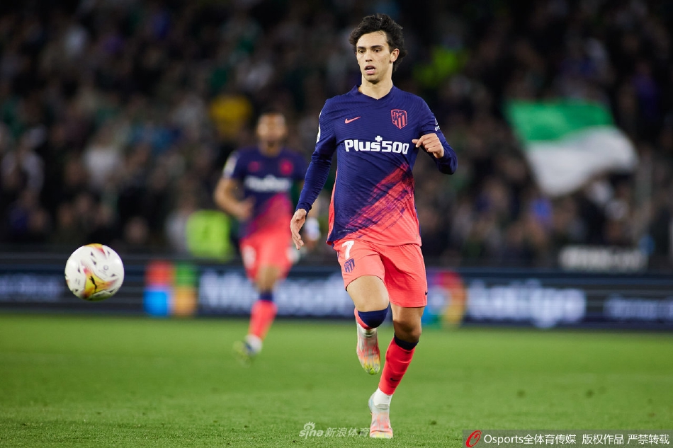 马科斯·略伦特带球高速推进，发动了导致球队第二个进球的经典快速反击。