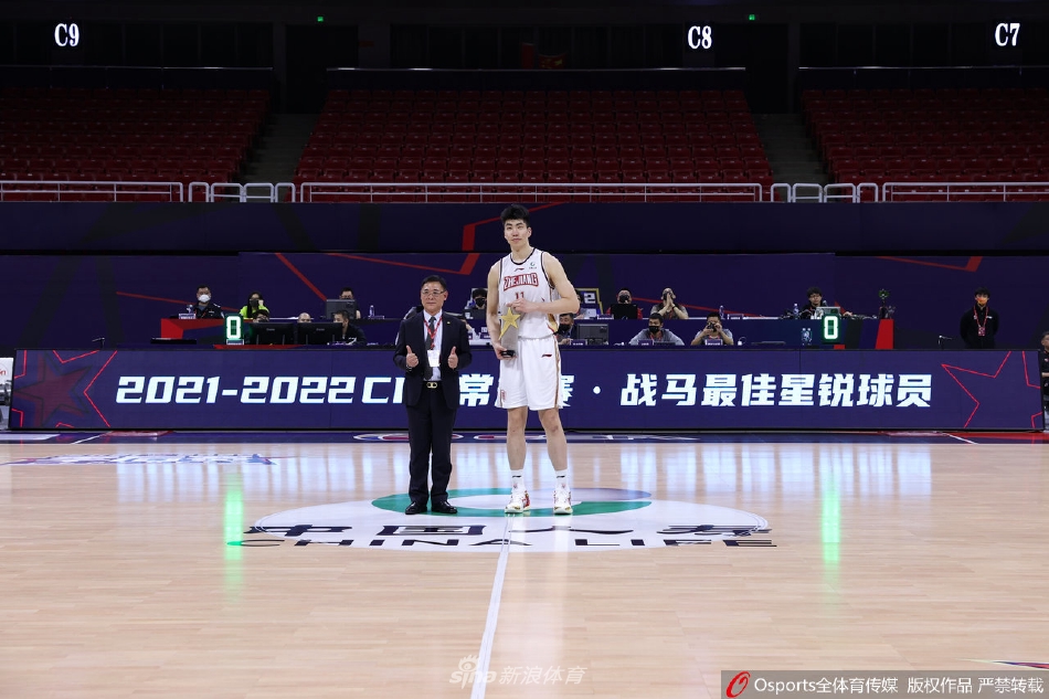 少年无畏，未来可期：回望余嘉豪捧起星锐奖杯的那个夜晚