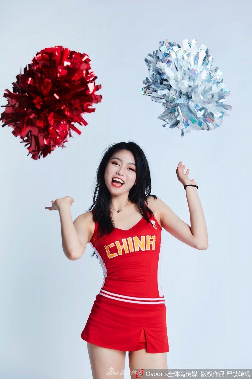 巅峰啦啦队光影绽放 舞动奇迹助威中国男篮亚洲杯