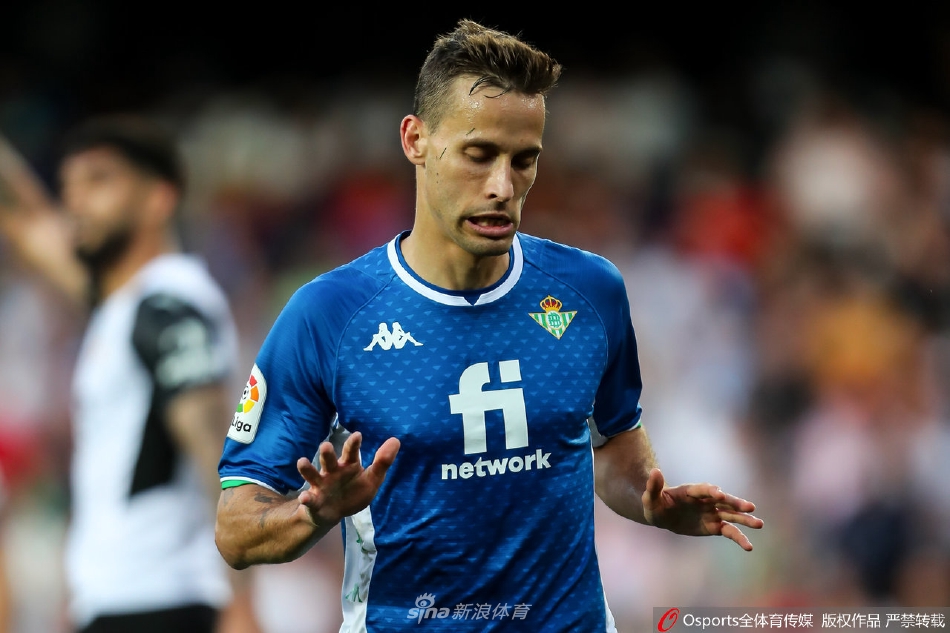 贝蒂斯球员威廉·若泽破门后振臂狂奔，尽情释放进球的喜悦