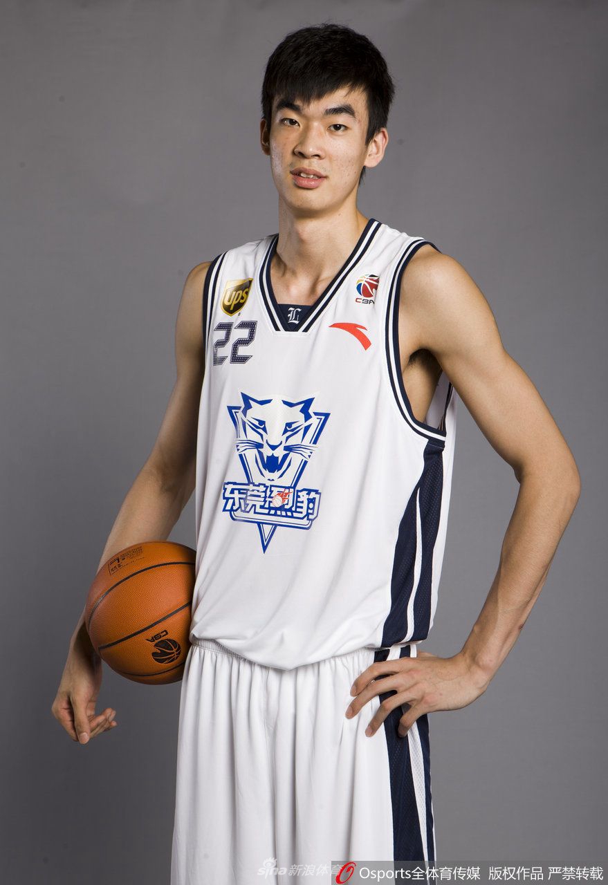 回到熟悉的深圳队，李慕豪在场上面带微笑，神情轻松自如，仿佛回到了梦开始的地方，准备在这里续写职业生涯的新篇章。