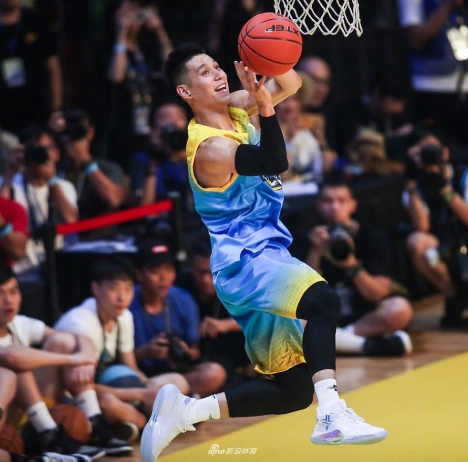 落成的慈善球场崭新靓丽，配色充满活力，它不仅仅是一片运动场地，更是无数乡村孩子通向篮球梦想的起点，静静诉说着林书豪对这片土地的深情厚谊。