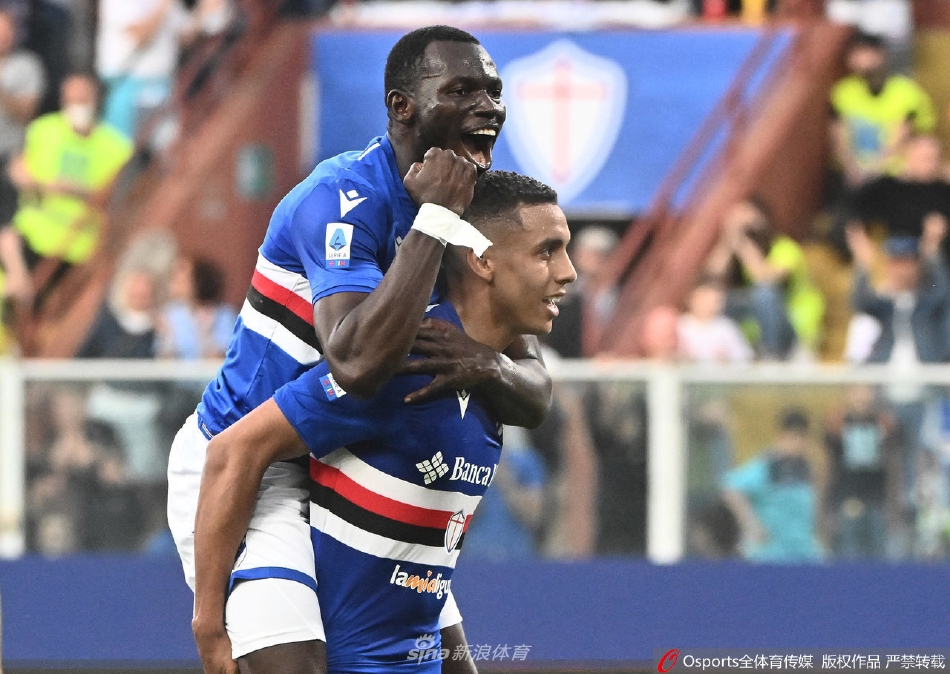 桑普多利亚前锋夸利亚雷拉优雅挑射，皮球划出美妙弧线越过守门员坠入网窝