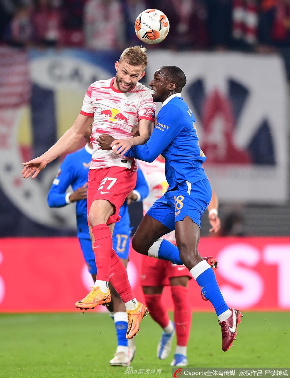 流浪者队长塔弗尼尔在比赛中飞身封堵对方射门，展现了客队钢铁般的防守决心。