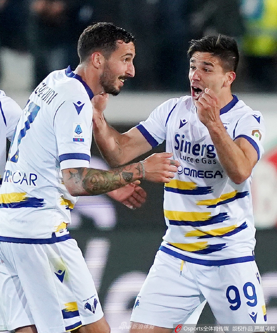 亚特兰大新星斯卡尔维尼高高跃起头球破门，为球队保留最后希望