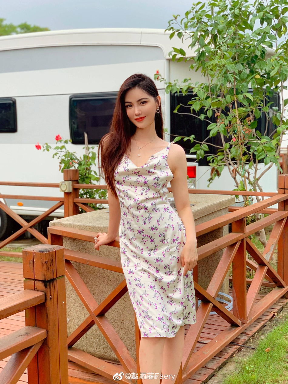 夏日最美穿搭之吊带 短裙 健身美女大秀好身材