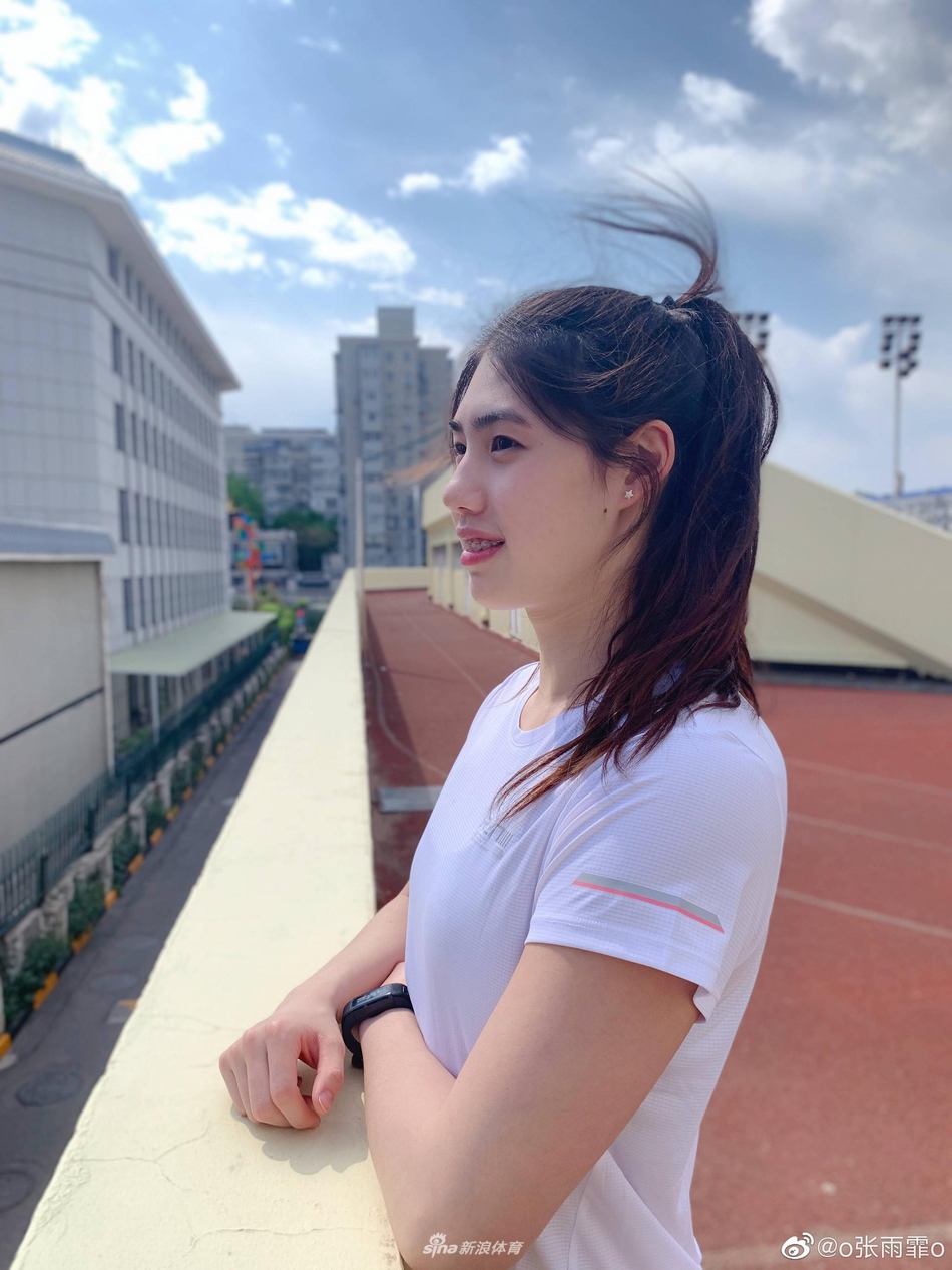 游泳女神张雨霏似邻家女孩 亲切乖巧_高清图集_新浪网