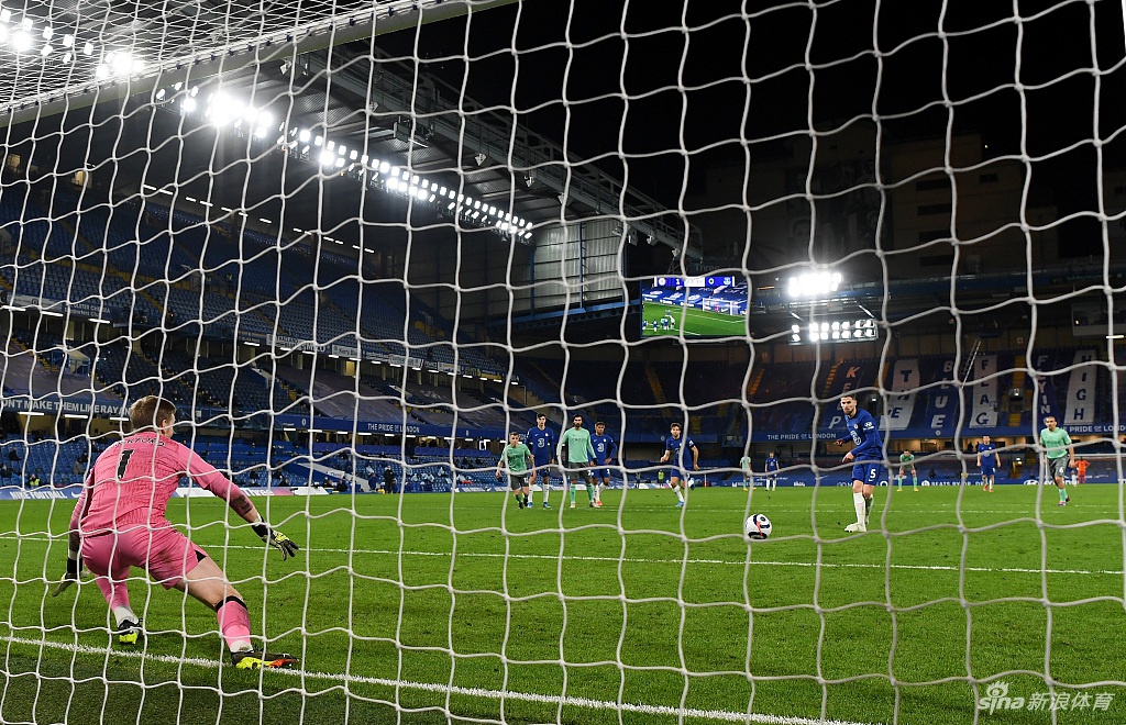 维尔纳张开双臂奔跑在斯坦福桥的草坪上，虽然本场未能进球，但他用积极的跑动和拼抢为队友创造着空间，他的努力同样是胜利拼图中不可或缺的一块。