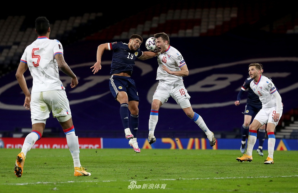 蒂尔尼在左路送出精准倒三角传球，禁区内队友跟进推射，瞬间撕开对手防线。