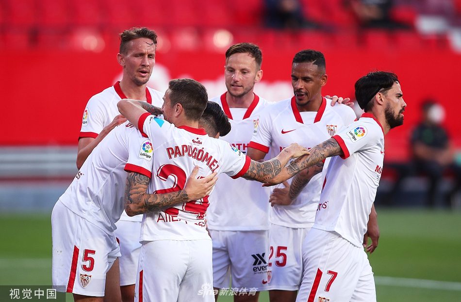 皮斯胡安球场见证关键胜利，塞维利亚球员在主场球迷山呼海啸的助威声中，开场后便对格拉纳达球门展开猛烈围攻。