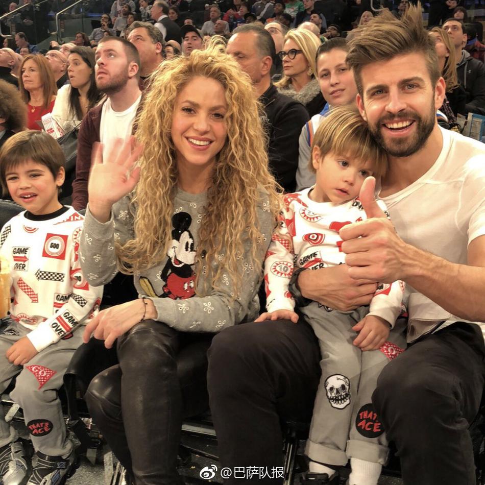 皮克夫妇带儿女观看圣诞大战