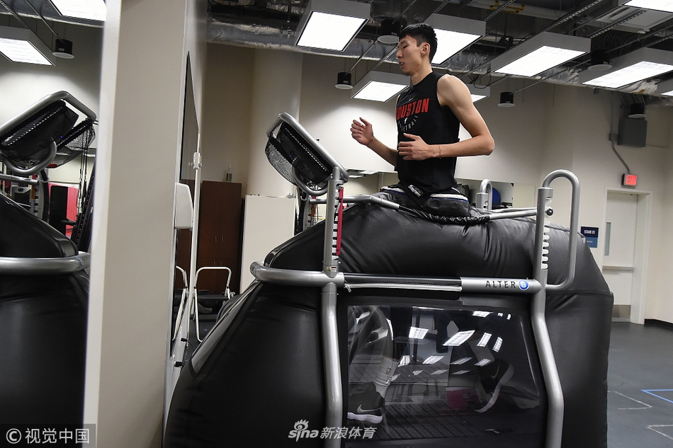 周琦日常训练 主抓力量体能