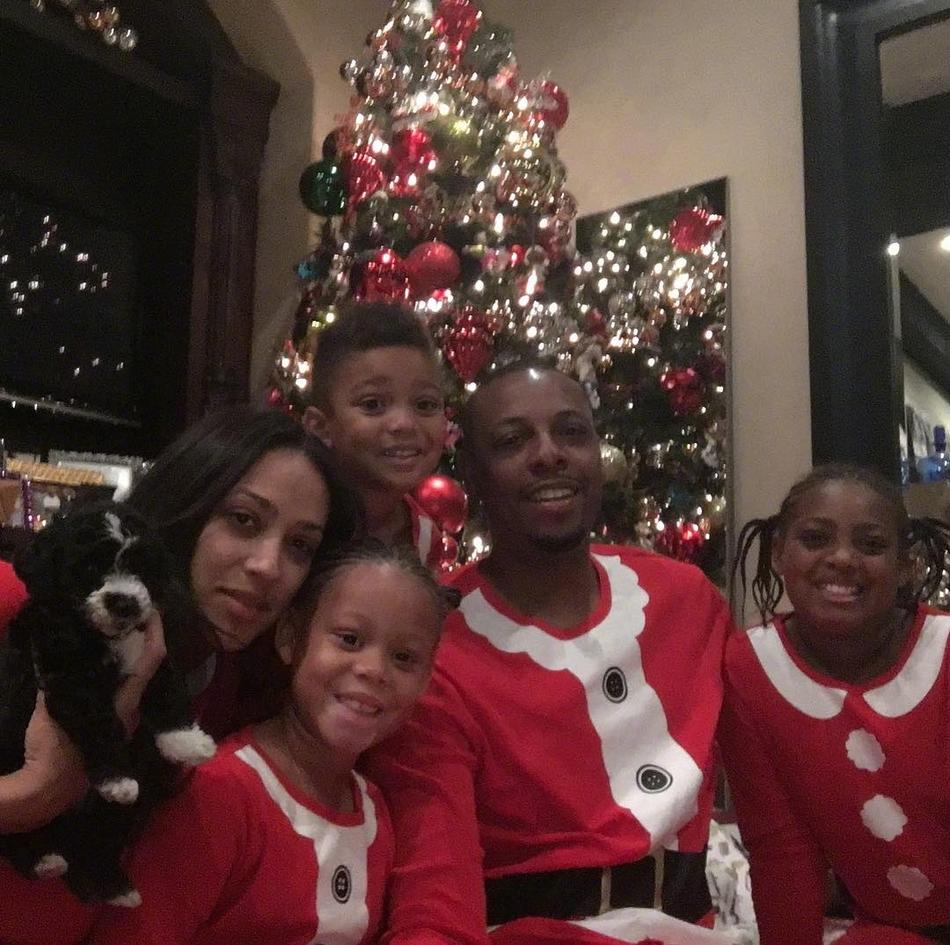 NBA众球星晒全家福欢度圣诞节