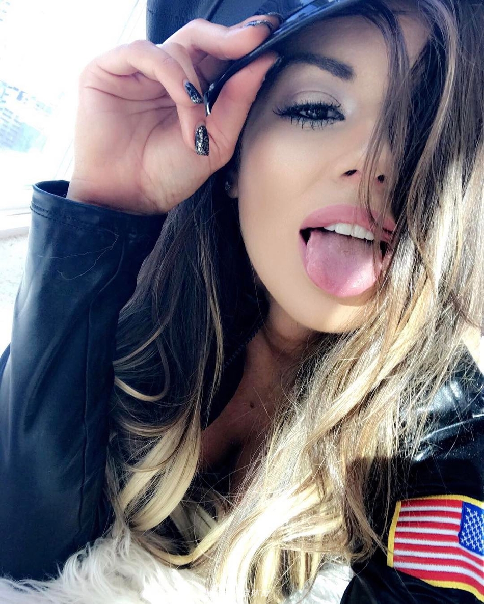 2017最火封面女郎最爱湖人科比