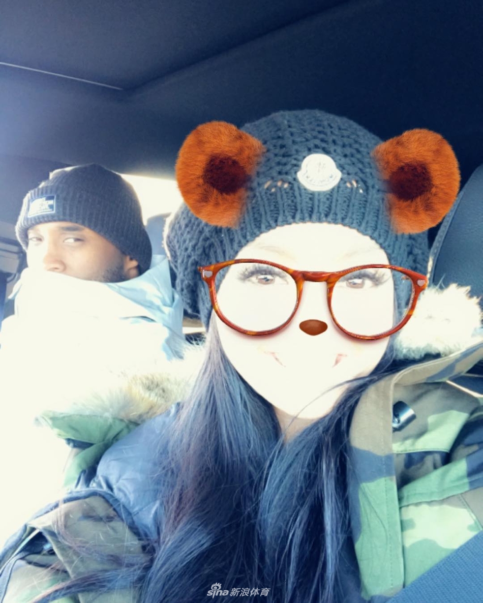 瓦妮莎和科比自拍