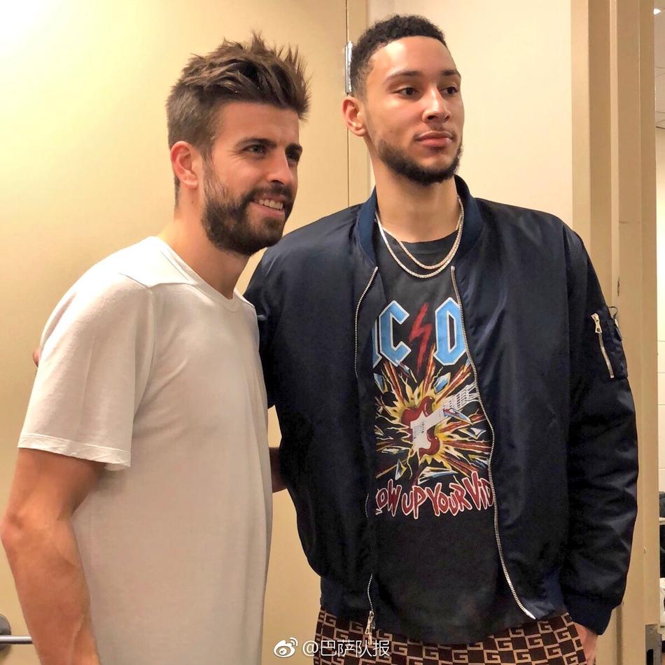 皮克夫妇带儿女观看圣诞大战