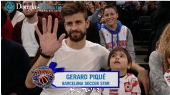 皮克夫妇带儿女观看圣诞大战