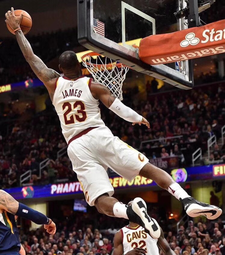 詹姆斯33岁生日快乐