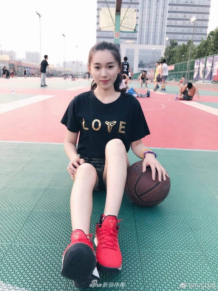 中外科比女球迷合集 颜值爆棚