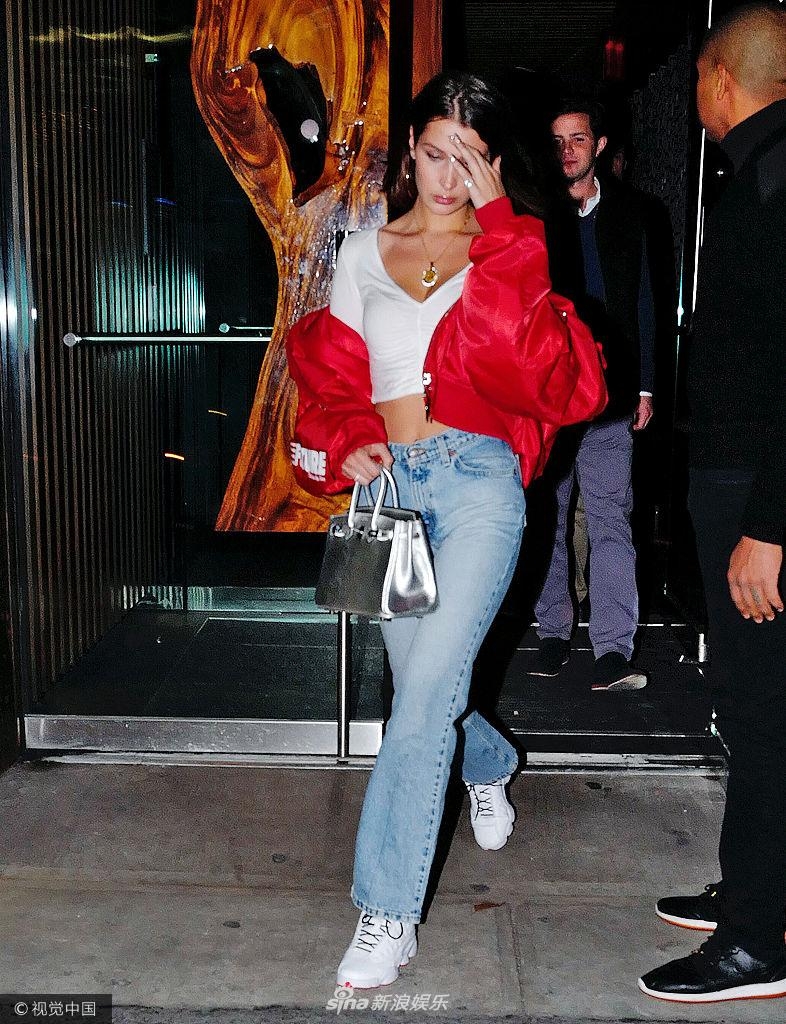 超模贝拉与湖人球星外出聚餐