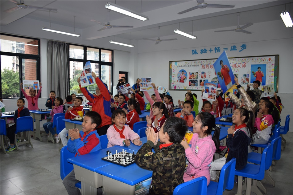 卜祥志等国手走进重庆华润谢家湾小学和重庆谢家湾(金茂)小学,与小棋