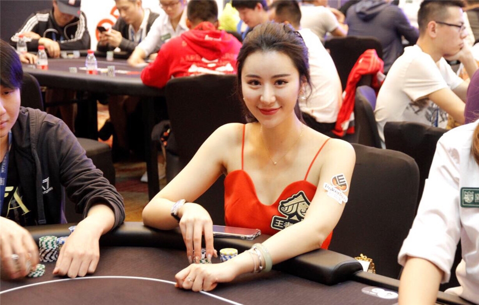 高清-德州扑克美女牌手张晨旭_高清图集_新浪网