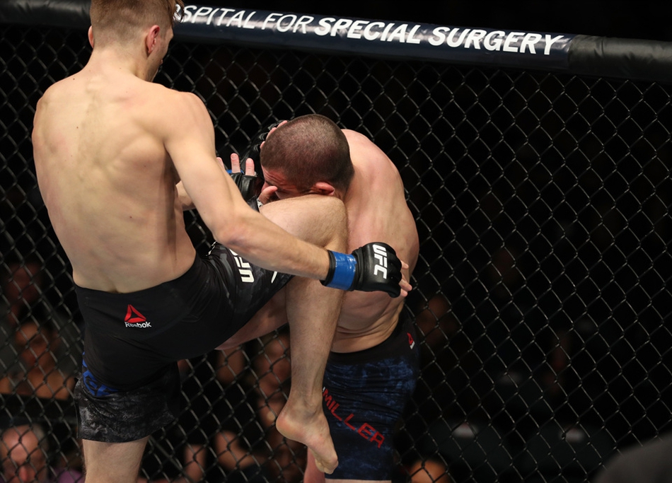 轻量级:吉姆-米勒(jim miller vs 丹-霍克尔(dan hooker)
