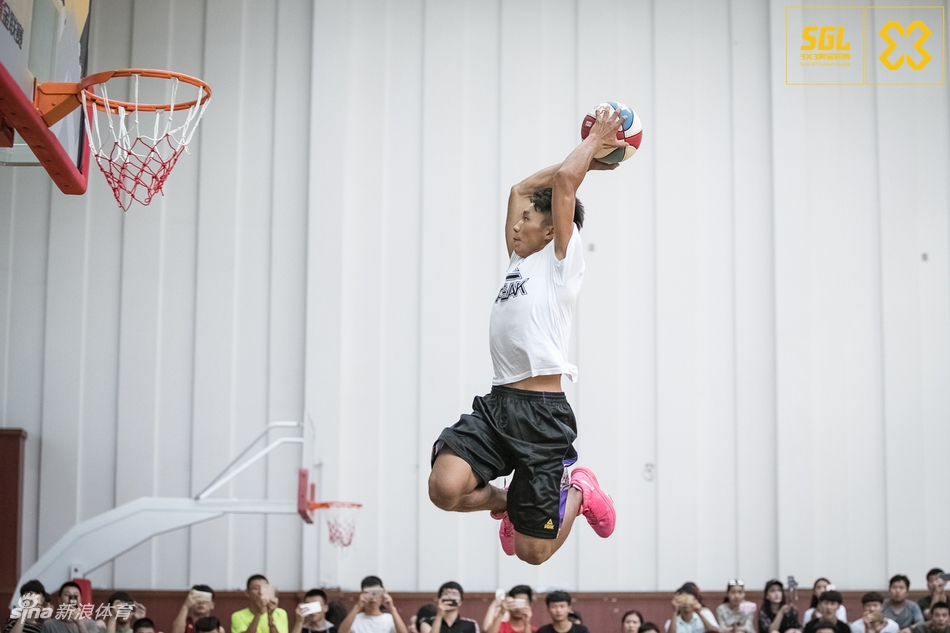 云南扣篮王矣进宏图片