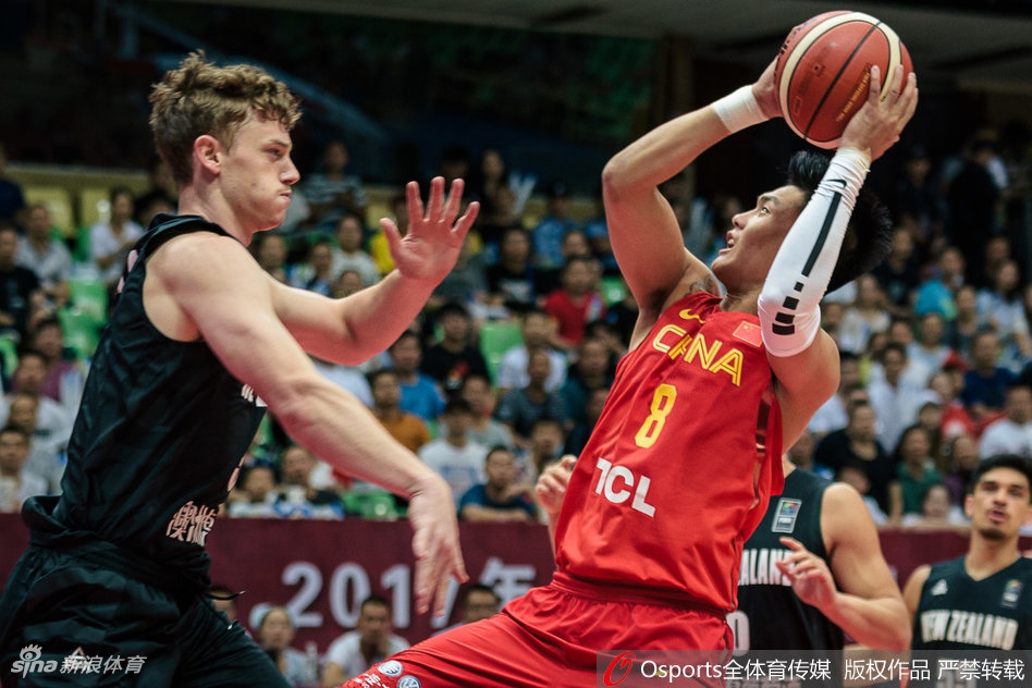 赵睿如闪电般撕裂新西兰防线,以一敌众霸气上篮