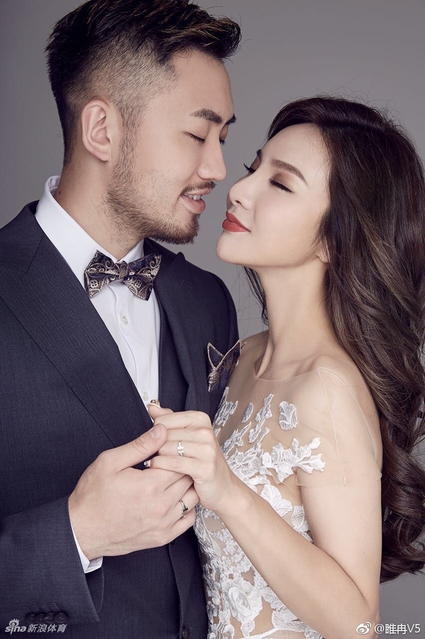 山东后卫睢冉婚纱照新娘太美