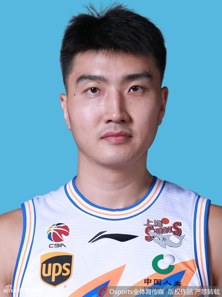 新外援明纳拉斯面带微笑，柔和手感尽显杀手本色