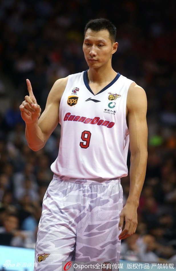 在一次进攻得手后,阿联振臂怒吼,青筋暴起,将心中积压的情绪和领袖的霸气在这一刻完全释放!