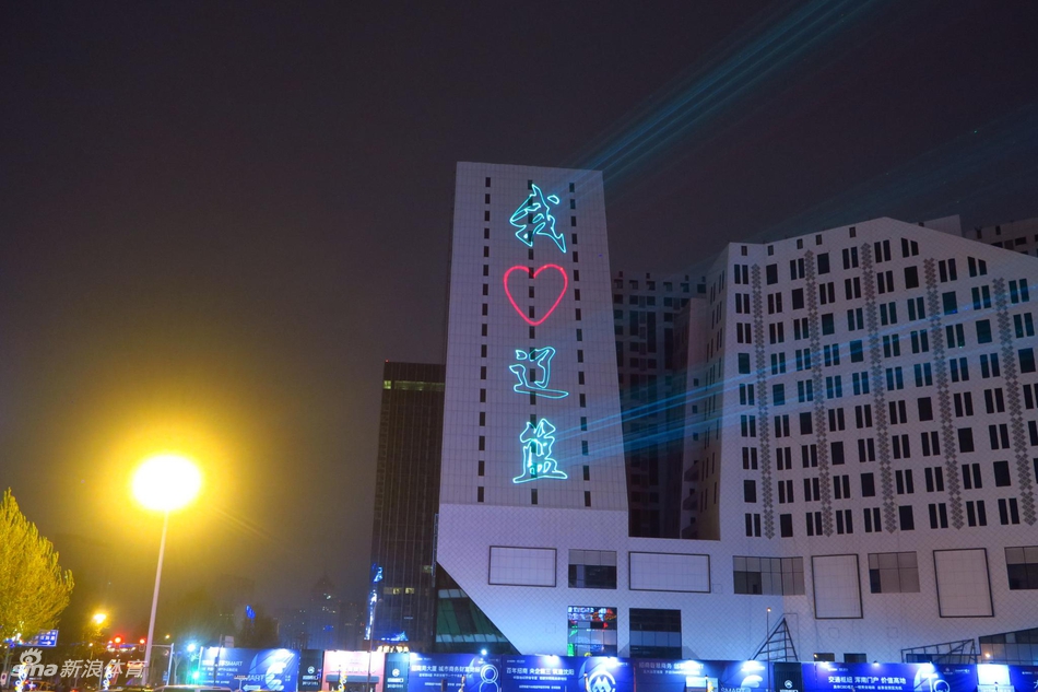 终场哨响那一刻，辽宁男篮的将士们紧紧相拥，喜悦的泪水与金色彩带一同飞舞在沈阳主场夜空，属于他们的冠军时刻终于到来。