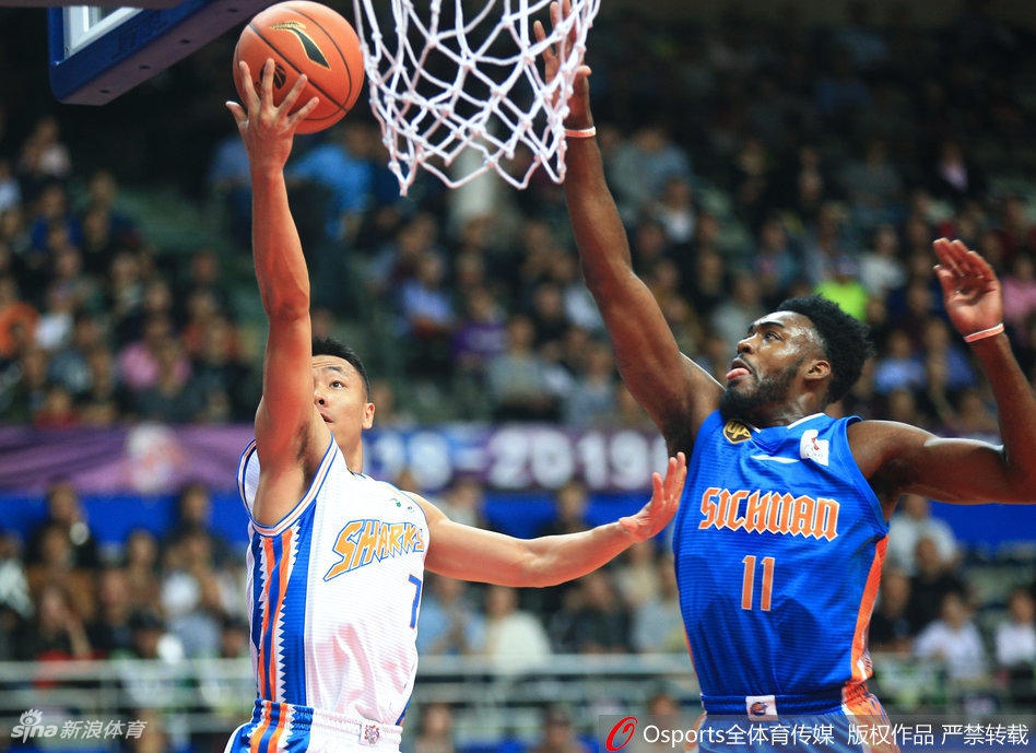 刘炜送出手术刀般的直塞球，瞬间撕破四川队防线，助攻队友轻松得分