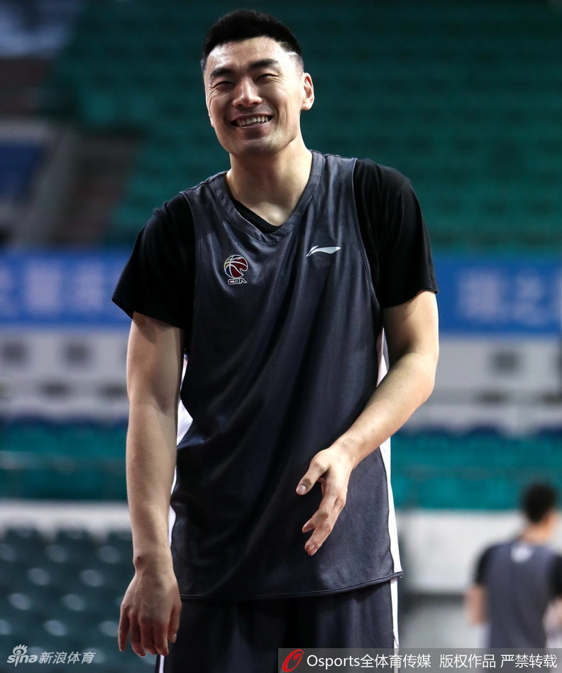 哈德森训练中手感火热，自信的表情仿佛在说，关键时刻有我接管比赛。