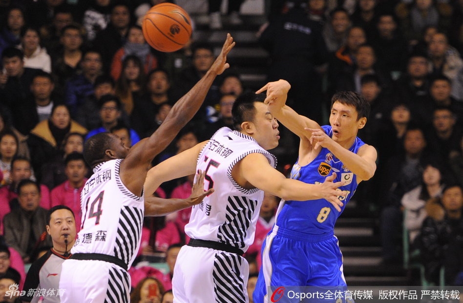 江苏肯帝亚外援马尚·布鲁克斯如蝴蝶穿花般摆脱辽宁队的防守，在韩德君补防之前高难度后仰跳投，皮球划过一道美妙的弧线空心入网，这一球也浇灭了辽宁队的反扑气焰。