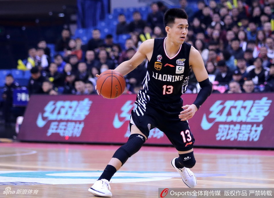 哈德森撕裂青岛防线,电光火石间抛投打板,篮筐都来不及反应