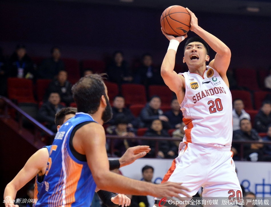 哈达迪与莫泰篮下激烈肉搏,肌肉碰撞火花四溅