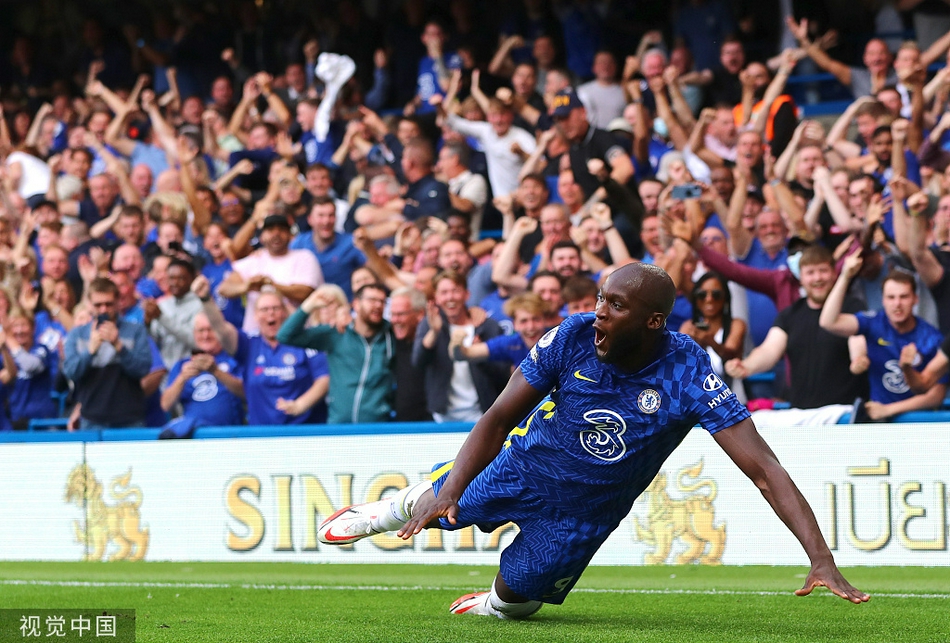 卢卡库在比赛最后时刻再次发威，他在禁区外迎球怒射，皮球如出膛炮弹般飞入网窝，对方门将毫无反应，这粒进球彻底杀死了比赛悬念。