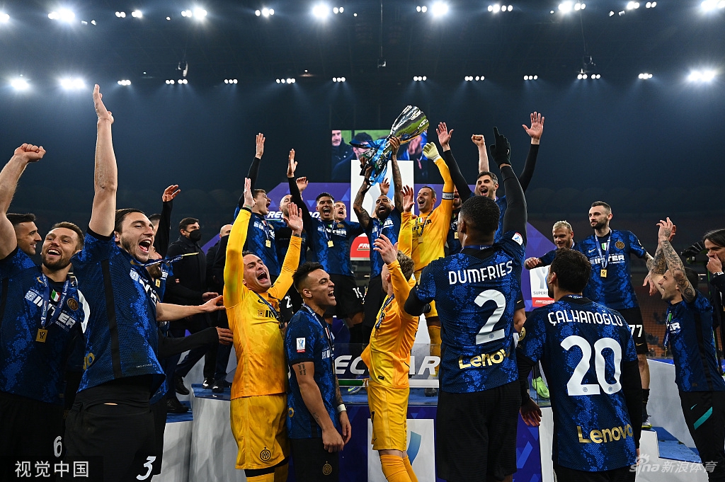 韦斯顿·麦肯尼高高跃起力压国米后卫，以一记霸气的头球为尤文图斯首开纪录