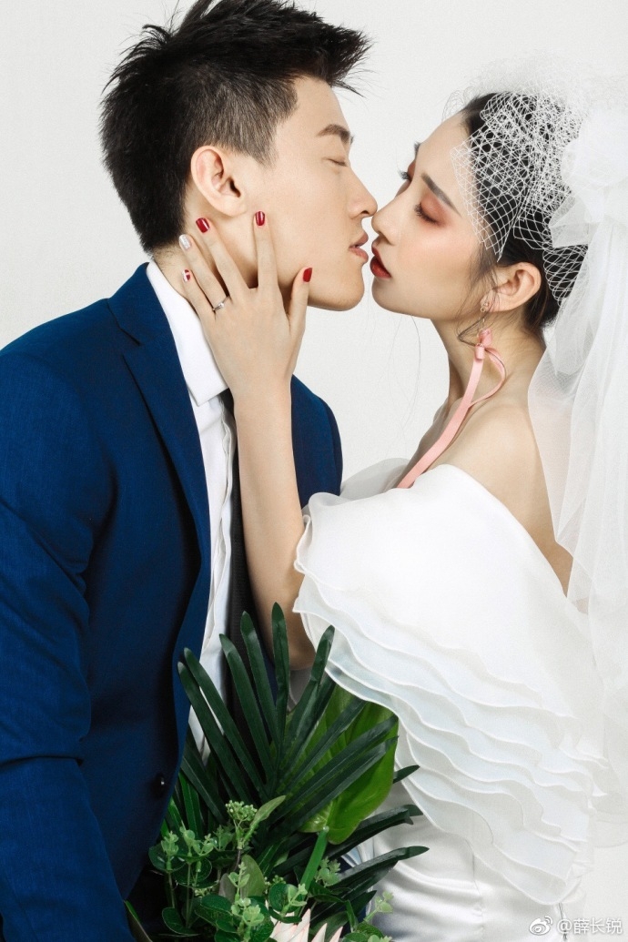 薛长锐晒婚纱照7日大婚