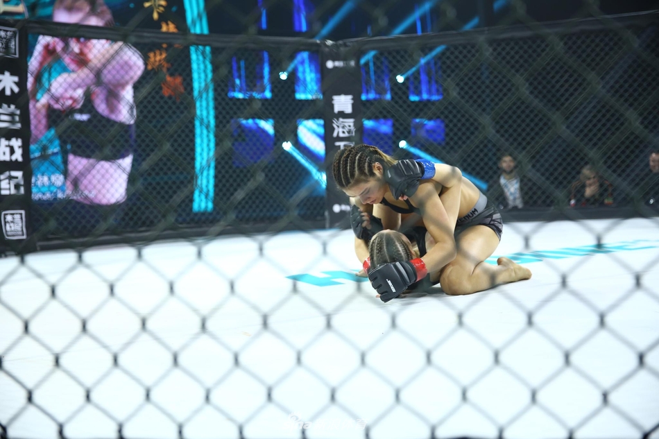 超碰偷情人妻的快乐觉醒长谷川4高清图片