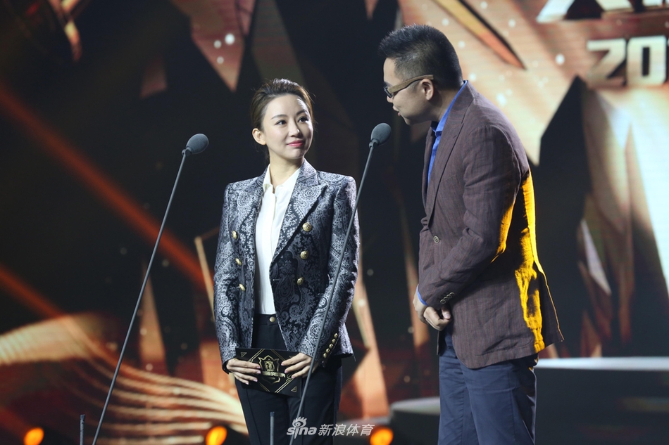 九球天后潘晓婷,冬奥会短道速滑冠军王蒙作为嘉宾分别为最受欢迎选手