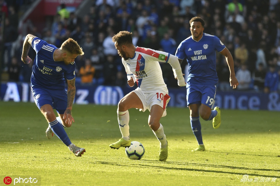 比赛结束的记分牌特写，上面清晰地显示着水晶宫3-2卡迪夫城的比分，宣告了卡迪夫城本赛季英超征程的结束。