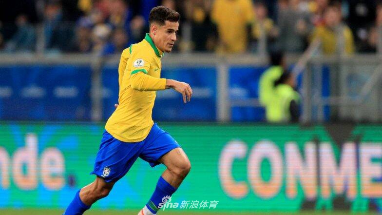 梅西在比赛中错失良机后神情落寞，但他脚下的皮球依然承载着逆袭射手榜的渺茫希望，悬念直至最后一刻。